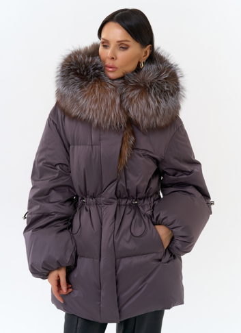 Женский пуховик с капюшоном из меха блюфрост