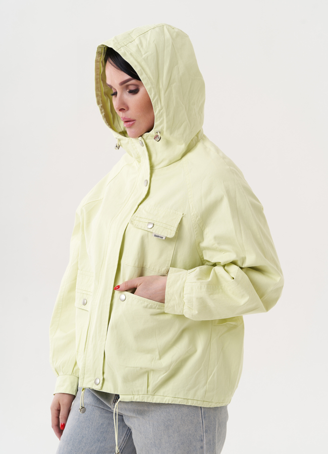 Светлая ветровка с капюшоном модель № 27261 в рассрочку