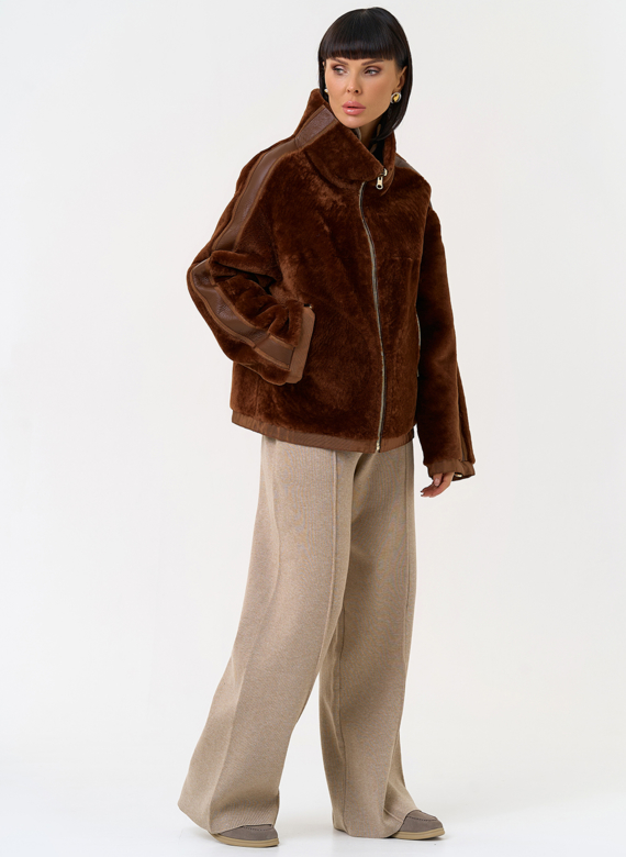 Короткая двухсторонняя дубленка в коричневом цвете