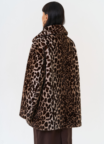 Женская шуба из эко меха с анималистическим принтом