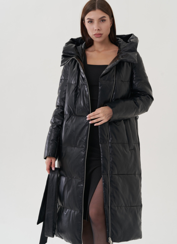 Женский пуховик из эко кожи с капюшоном