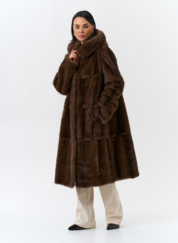 Женская шуба из меха норки с капюшоном 