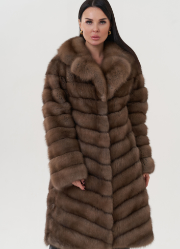 Шуба из куницы с английским воротником 