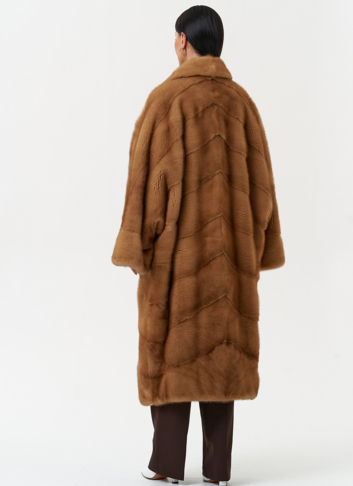 Женская шуба из меха норки с английским воротником